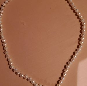 Pearl necklace with fish-hook clasp